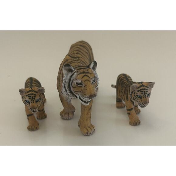 Schleich Bengal Adult Tiger and 2 Cubs D-73527 Am Limes 69 Figures (Lot of 3) - Picture 1 of 16